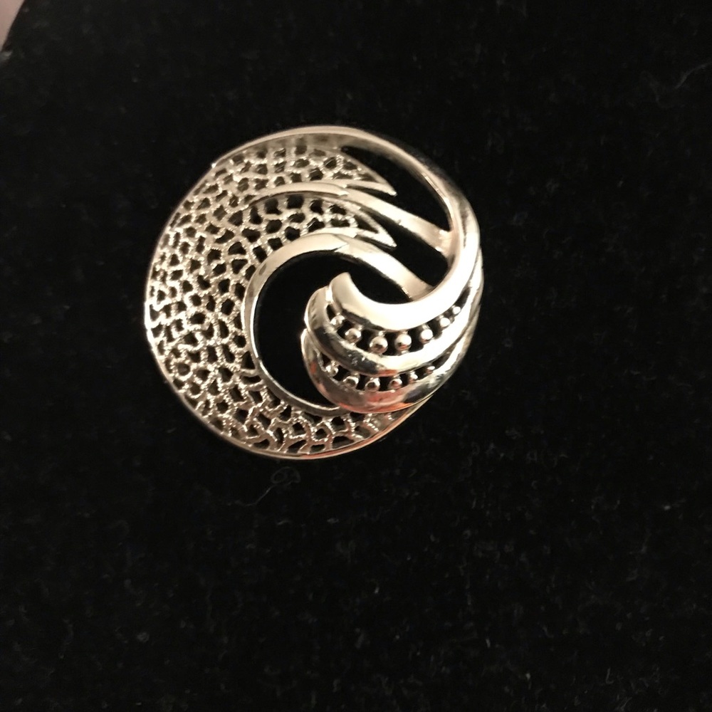Vintage Silvertone Monet brooch